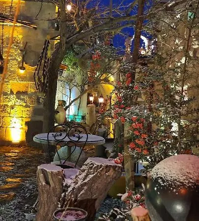 Vintage Cave House Отель
