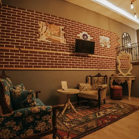Vintage Cave House Hotel 3*